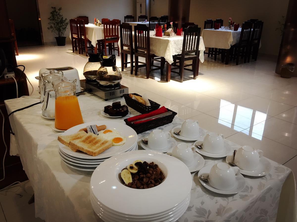 Central Boutique Hotel Vientiane Bagian luar foto