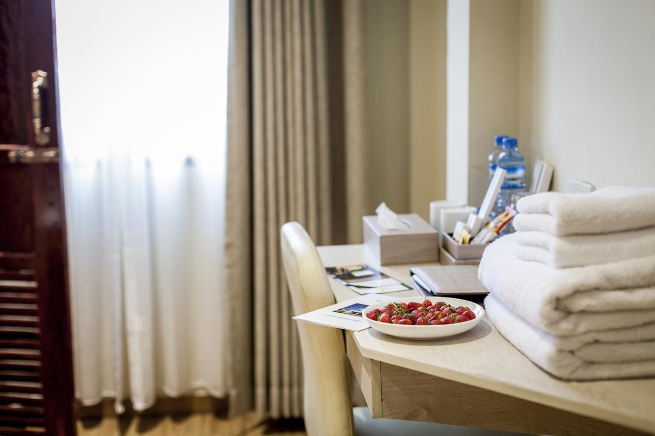 Central Boutique Hotel Vientiane Bagian luar foto