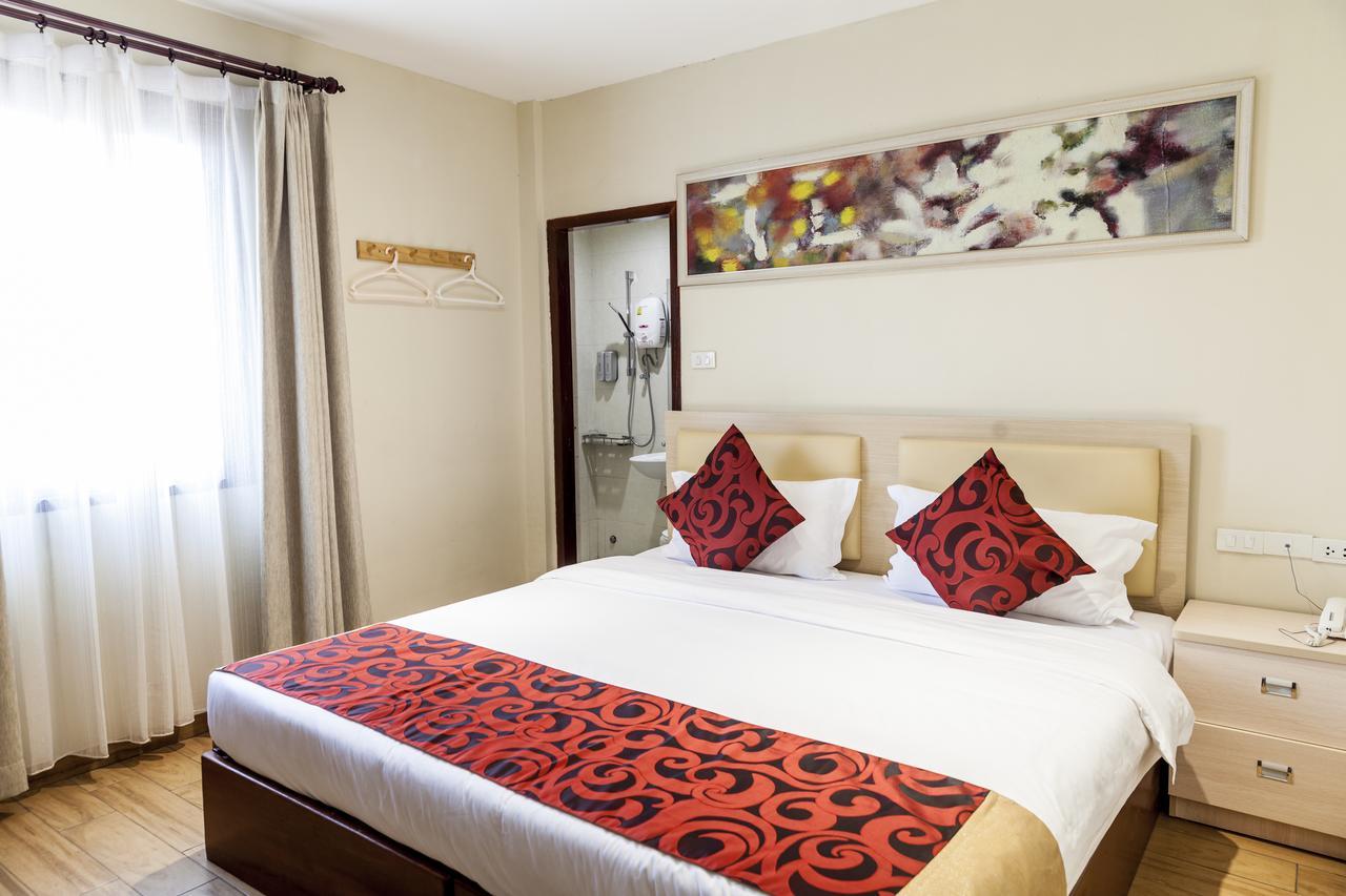 Central Boutique Hotel Vientiane Bagian luar foto